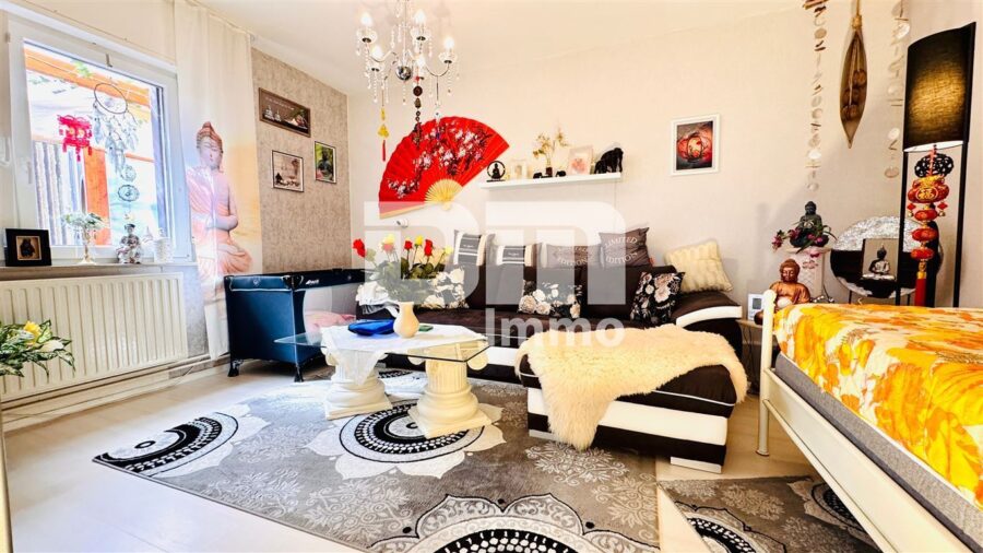 Teilsaniertes Einfamilienhaus mit Anbauten + Nebengebäude auf 1.600 m² Traumgartengrundstück - EG Wohnbereich 1